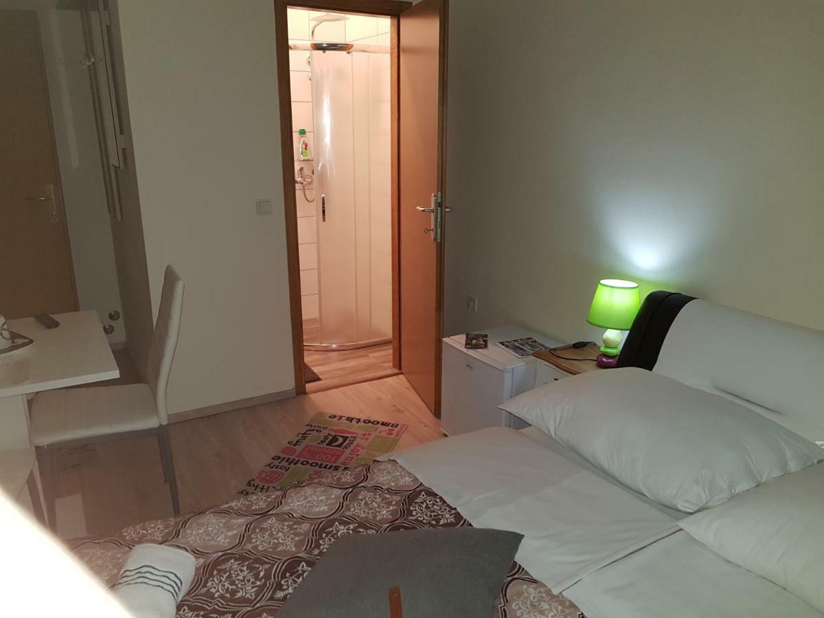 Elg Rooms Postojna Exterior foto